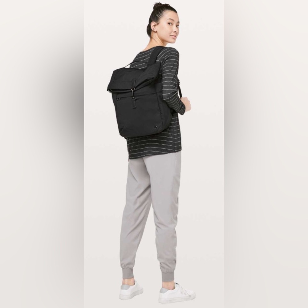 Lululemon Athletica Cross Paths Rucksack- Black - 14L